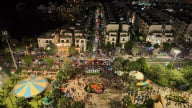 Biển người đổ về Vinhomes Grand Park trẩy hội, chủ shop xuýt xoa: “Vừa vui, vừa nhàn mà doanh thu vẫn tốt”