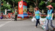 Cùng yêu nước từ những việc làm nhỏ nhất