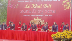 Khai bút đầu Xuân Ất Tỵ tại đền thờ Tiên triết Chu Văn An