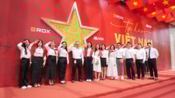 ROX Tower rực rỡ cờ hoa, lan tỏa tinh thần tự hào Việt Nam