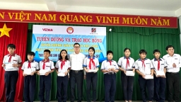 Vedan trao học bổng cho học sinh huyện Nhơn Trạch (Đồng Nai) và trao tặng nhà đại đoàn kết tại phường Mỹ Xuân (BRVT).