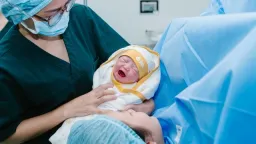 Bệnh viện Mặt Trời chào đón em bé đầu tiên từ thai kỳ nguy cơ cao