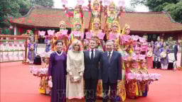 Tổng Bí thư Tô Lâm và Phu nhân cùng Tổng thống Pháp và Phu nhân thăm Văn Miếu - Quốc Tử Giám