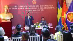 Thủ tướng gặp gỡ kiều bào tại Thụy Điển: 'Tự lo được cho mình cũng là yêu nước'
