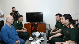 Đại tướng Phan Văn Giang thăm hỏi các Anh hùng LLVT nhân dân và nguyên lãnh đạo Bộ Quốc phòng