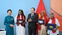Chủ tịch Quốc hội Trần Thanh Mẫn gặp mặt cộng đồng người Việt Nam tại Senegal