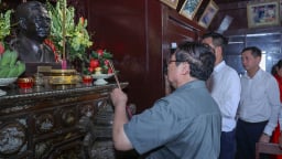 Thủ tướng dâng hương tưởng niệm Tổng Bí thư Lê Duẩn và Đại tướng Nguyễn Chí Thanh