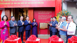 Gắn biển công trình di tích lịch sử 48 Hàng Ngang - nơi Bác Hồ viết Tuyên ngôn Độc lập