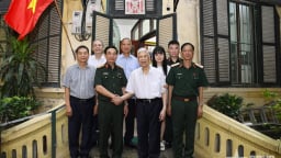 Đại tướng Phan Văn Giang dâng hương, tưởng niệm Chủ tịch Hồ Chí Minh và tri ân các đồng chí nguyên lãnh đạo Đảng, Nhà nước, Quân đội