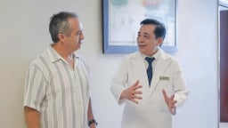 Vượt nửa vòng Trái Đất, bệnh nhân ung thư người Australia chọn Việt Nam để điều trị