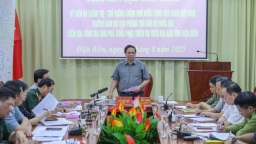 Thủ tướng: Làm mọi cách nhanh nhất có thể ổn định đời sống người dân vùng lũ