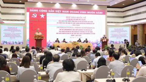 Họp báo quốc tế về sửa đổi, bổ sung một số điều của Hiến pháp và triển khai mô hình tổ chức chính quyền địa phương 2 cấp