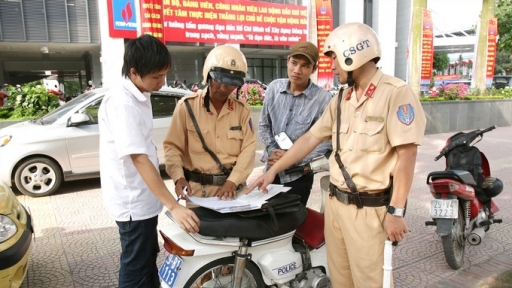 Chống người thi hành công vụ có thể đối mặt án tù lên đến 20 năm hoặc chung thân