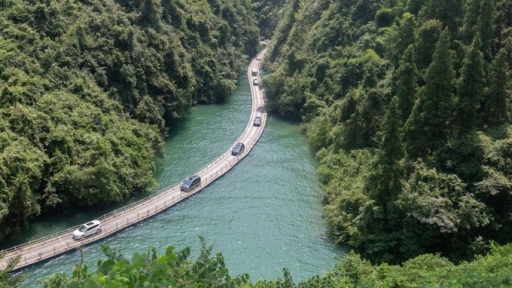 Cây cầu như 'đường cao tốc nước' không bê tông cốt thép, chịu được sức nặng 1.000 người, xe trọng thải 2,8 tấn đi qua nhẹ bẫng