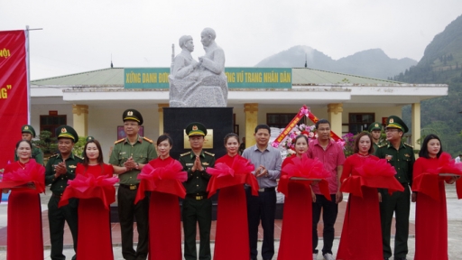 Khánh thành tượng đài “Bác Hồ với chiến sĩ biên phòng” tại Đồn Biên phòng Tả Gia Khâu