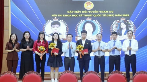 Gặp mặt, động viên đội tuyển tham dự Hội thi khoa học kỹ thuật quốc tế