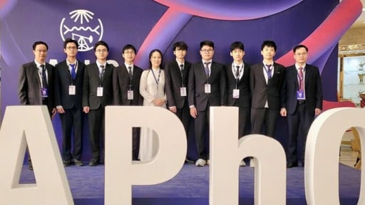 8/8 học sinh Việt Nam giành Huy chương tại Olympic Vật lí châu Á