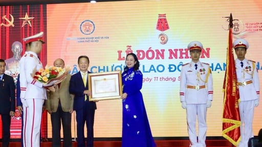 Hiệp hội Doanh nghiệp nhỏ và vừa TP Hà Nội đón nhận Huân chương Lao động hạng Nhất