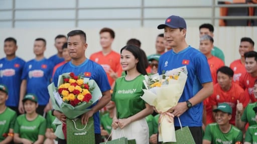 Tiếp sức cho các đội tuyển bóng đá quốc gia hướng tới các giải đấu lớn năm 2025