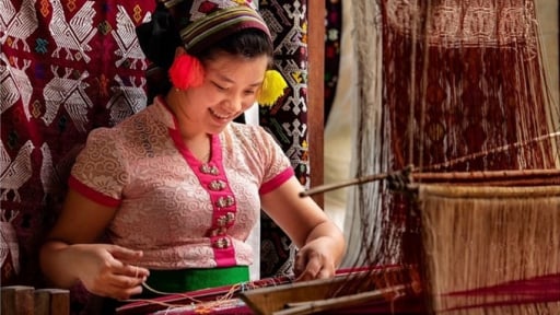 Nét độc đáo trong nghề dệt thổ cẩm của người Thái ở Nghệ An