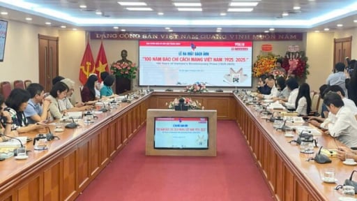Ra mắt sách ảnh đầu tiên về 100 năm Báo chí Cách mạng Việt Nam