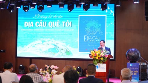 Ông Lê Viết Hải, Chủ tịch HĐQT Hòa Bình, công bố dự án “Địa cầu quê tôi”