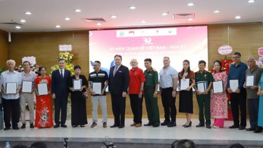 Trưng bày tài liệu quý ‘30 năm quan hệ ngoại giao Việt Nam - Hoa Kỳ’