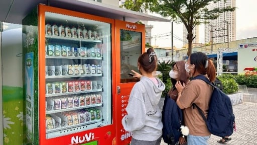 Nutifood tiên phong triển khai máy bán kem tự động