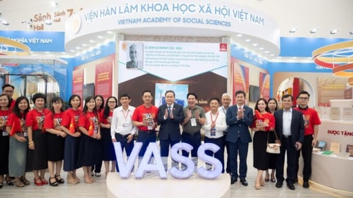 Chủ tịch Quốc hội kiểm tra công tác chuẩn bị Triển lãm thành tựu đất nước