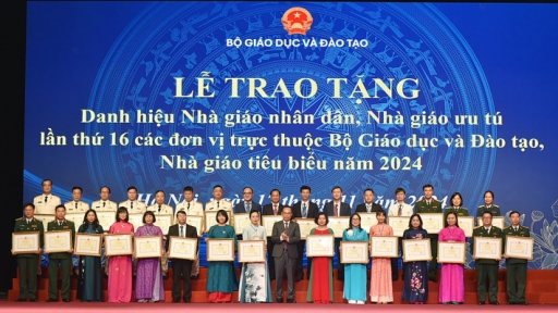 Bộ trưởng Bộ GD&ĐT: Thầy cô không ngừng tự học, vượt qua các giới hạn của bản thân để phát huy tốt nhất sự ưu tú của mình