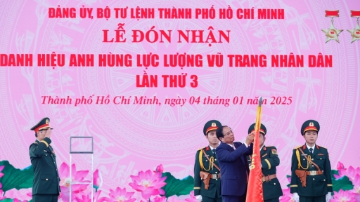 Lực lượng vũ trang TP.Hồ Chí Minh đón nhận danh hiệu Anh hùng Lực lượng vũ trang nhân dân