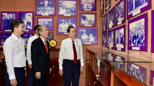 Chủ tịch Quốc hội Trần Thanh Mẫn thăm gia đình, tri ân cố Chủ tịch Quốc hội Nguyễn Hữu Thọ