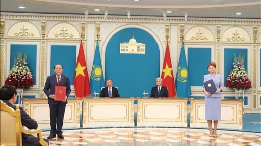 Tổng Bí thư Tô Lâm chứng kiến Lễ trao các văn kiện hợp tác song phương Việt Nam - Kazakhstan