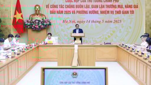Thủ tướng: Lập tổ công tác đặc biệt, mở đợt cao điểm truy quét buôn lậu, hàng giả