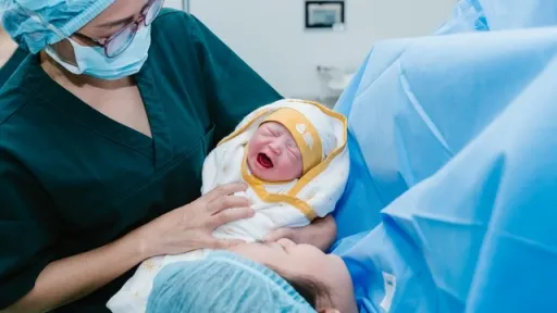 Bệnh viện Mặt Trời chào đón em bé đầu tiên từ thai kỳ nguy cơ cao