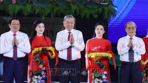 Tổng Bí thư Tô Lâm dự khai mạc Lễ hội Làng Sen toàn quốc 2025