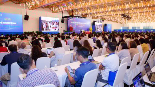 Ngân hàng mạnh tay đổi mới công nghệ, giảm nhân sự