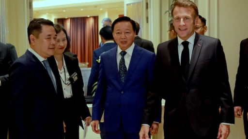 Tổng thống Pháp Emmanuel Macron làm việc với Phó Thủ tướng Trần Hồng Hà về lĩnh vực năng lượng