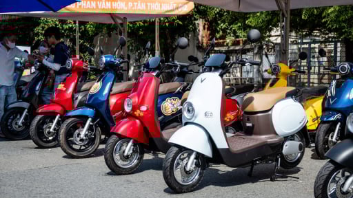 Mua VinFast Evo Lite Neo cho con đi học, phụ huynh chia sẻ: “Đẹp, tiết kiệm và đáng tin”