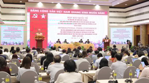 Họp báo quốc tế về sửa đổi, bổ sung một số điều của Hiến pháp và triển khai mô hình tổ chức chính quyền địa phương 2 cấp