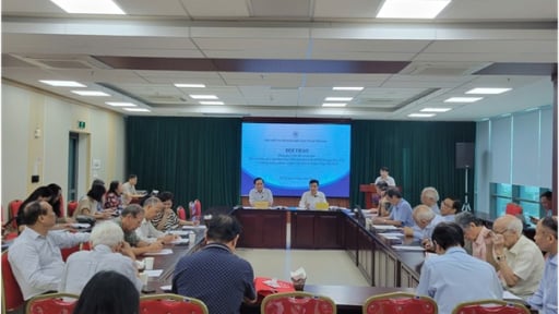 Các chuyên gia, nhà khoa học góp ý dự thảo báo cáo đánh giá 5 năm thực hiện Chiến lược phát triển KT-XH