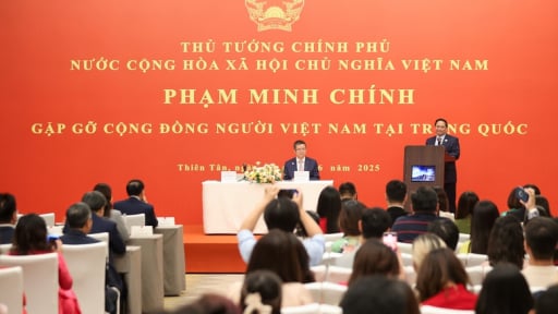 Thủ tướng gặp gỡ cộng đồng người Việt Nam tại Trung Quốc