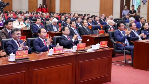 TỔNG THUẬT: Công bố nghị quyết, quyết định sáp nhập đơn vị hành chính, chỉ định nhân sự trên cả nước