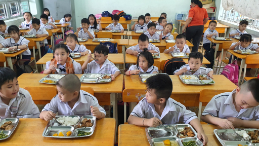 Hà Nội chuẩn bị công tác tổ chức bữa ăn bán trú cho học sinh