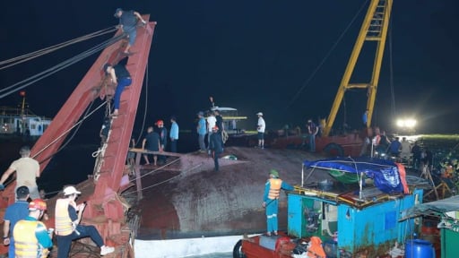 Công điện của Thủ tướng Chính phủ về việc tiếp tục tổ chức tìm kiếm, cứu nạn và hỗ trợ gia đình nạn nhân vụ lật tàu du lịch Vịnh Xanh 58 tại tỉnh Quảng Ninh