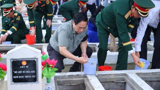 Thủ tướng dự lễ viếng, truy điệu và an táng hài cốt liệt sĩ tại tỉnh An Giang