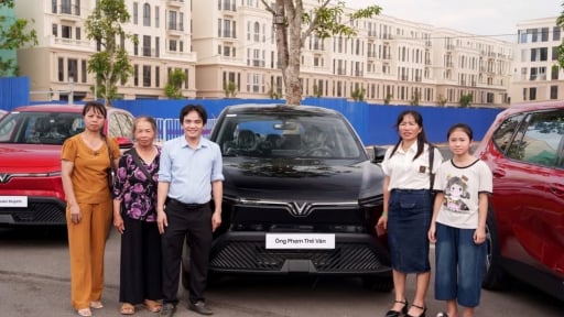 Khách hàng Lào Cai mua MPV điện Limo Green: “Tiết kiệm, chạy đèo vẫn bốc, tiềm năng trở thành MPV quốc dân”