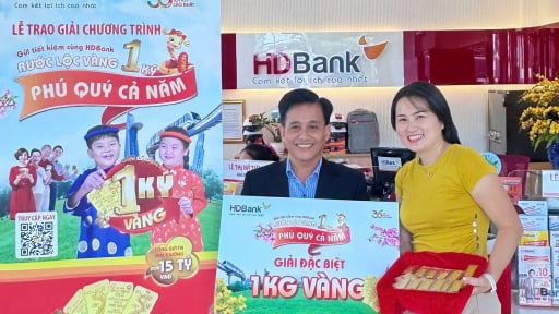 Một nữ khách hàng tại TP.HCM “rinh” ngay 1 ký vàng khi gửi tiết kiệm HDBank