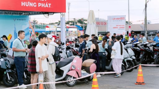 Khách Việt đổi xe xăng lấy điện: Mua thêm Evo Grand vì dùng Klara 6 năm vẫn “ngon”