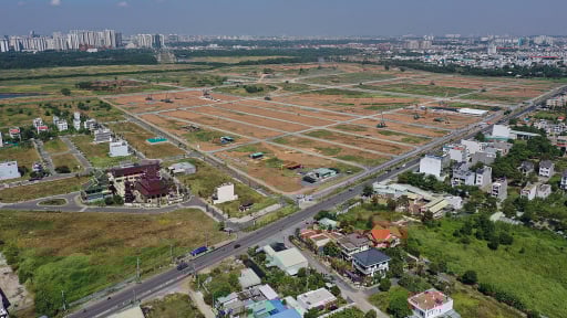 Đất nền tiếp tục được bung hàng bất chấp thị trường ảm đạm